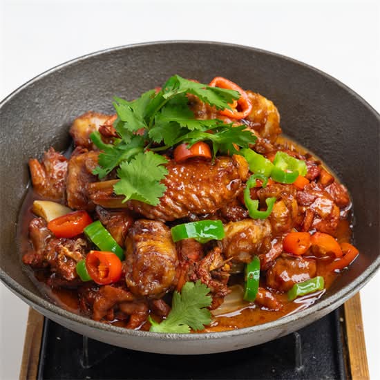 钵仔铁锅鸡 Braised Chicken & Potato w/ Red Yeast Rice